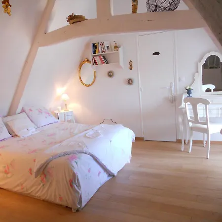 D'hotes Sophie Cite Des Peintres 3*