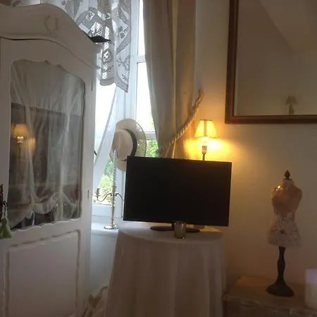 D'hotes Sophie Cite Des Peintres Frühstückspension