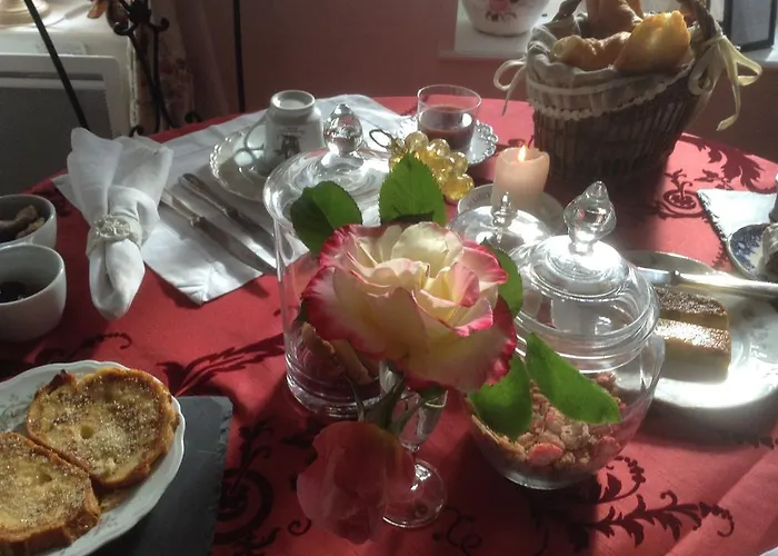 D'hotes Sophie Cite Des Peintres Bed & Breakfast